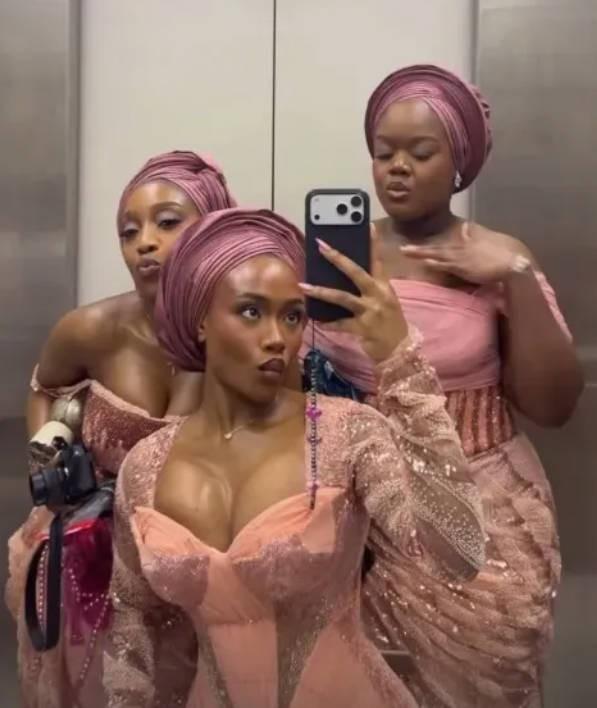  托拉米·本森婚礼惊艳亮相；粉色低胸礼服绽放魅力，甜蜜瞬间定格幸福。 娱乐新闻