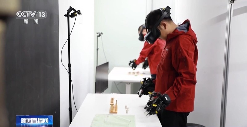  当冰冷的机器学会温柔：触觉技术如何重塑生活温度 情感心理