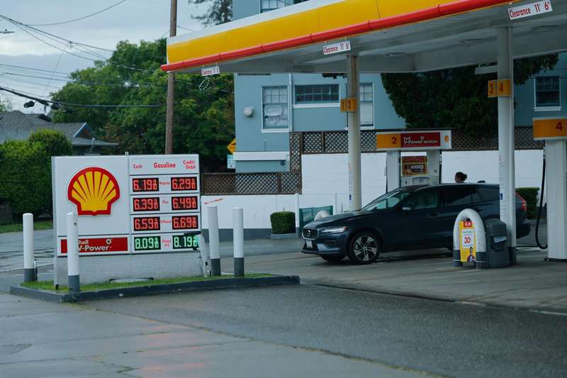 技术拆解：特朗普中东政策如何连环引爆美国车市震荡