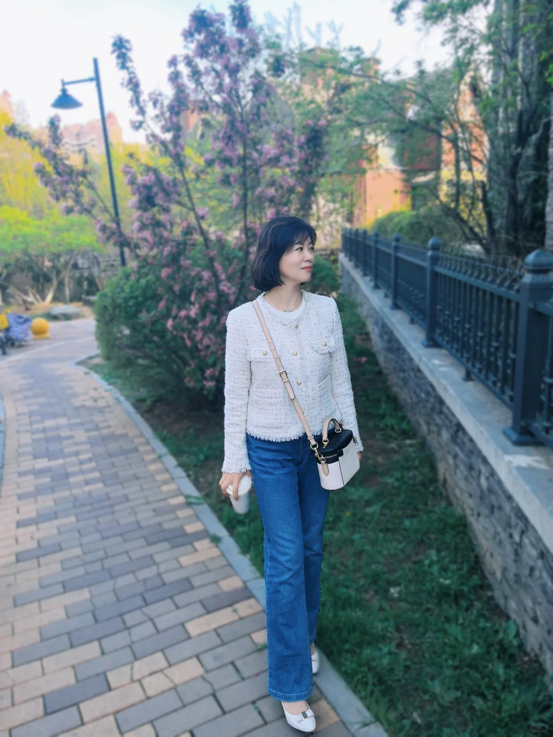  五十岁以后，这样穿春装才漂亮：基础款也能穿出高级感 时尚用品