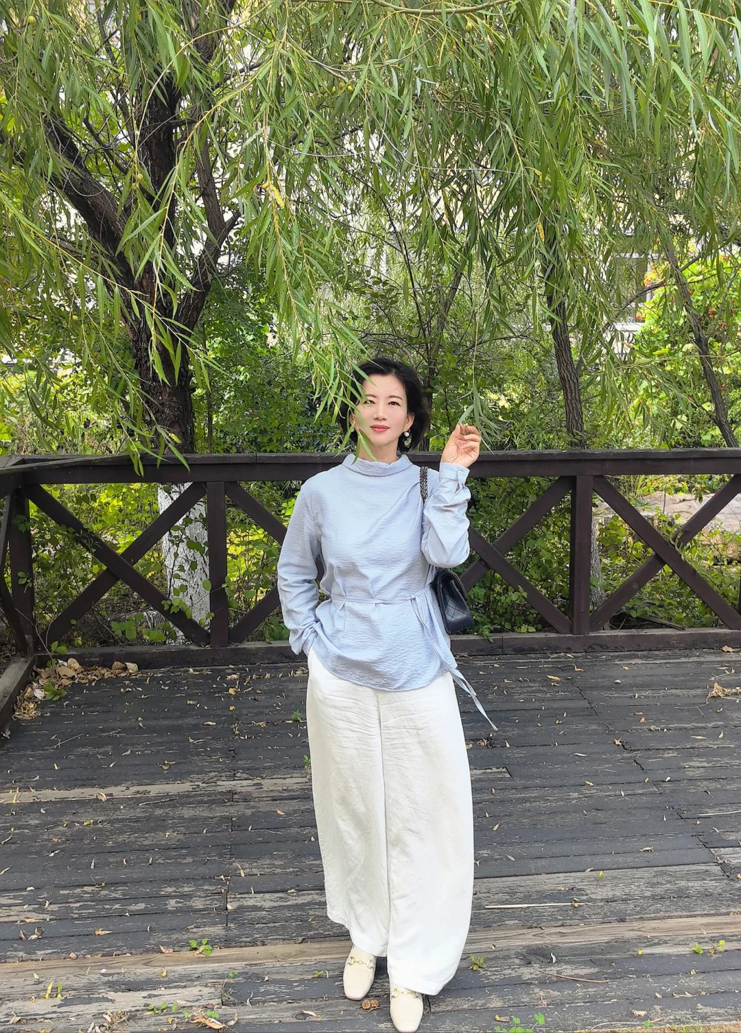  五十岁以后，这样穿春装才漂亮：基础款也能穿出高级感 时尚用品