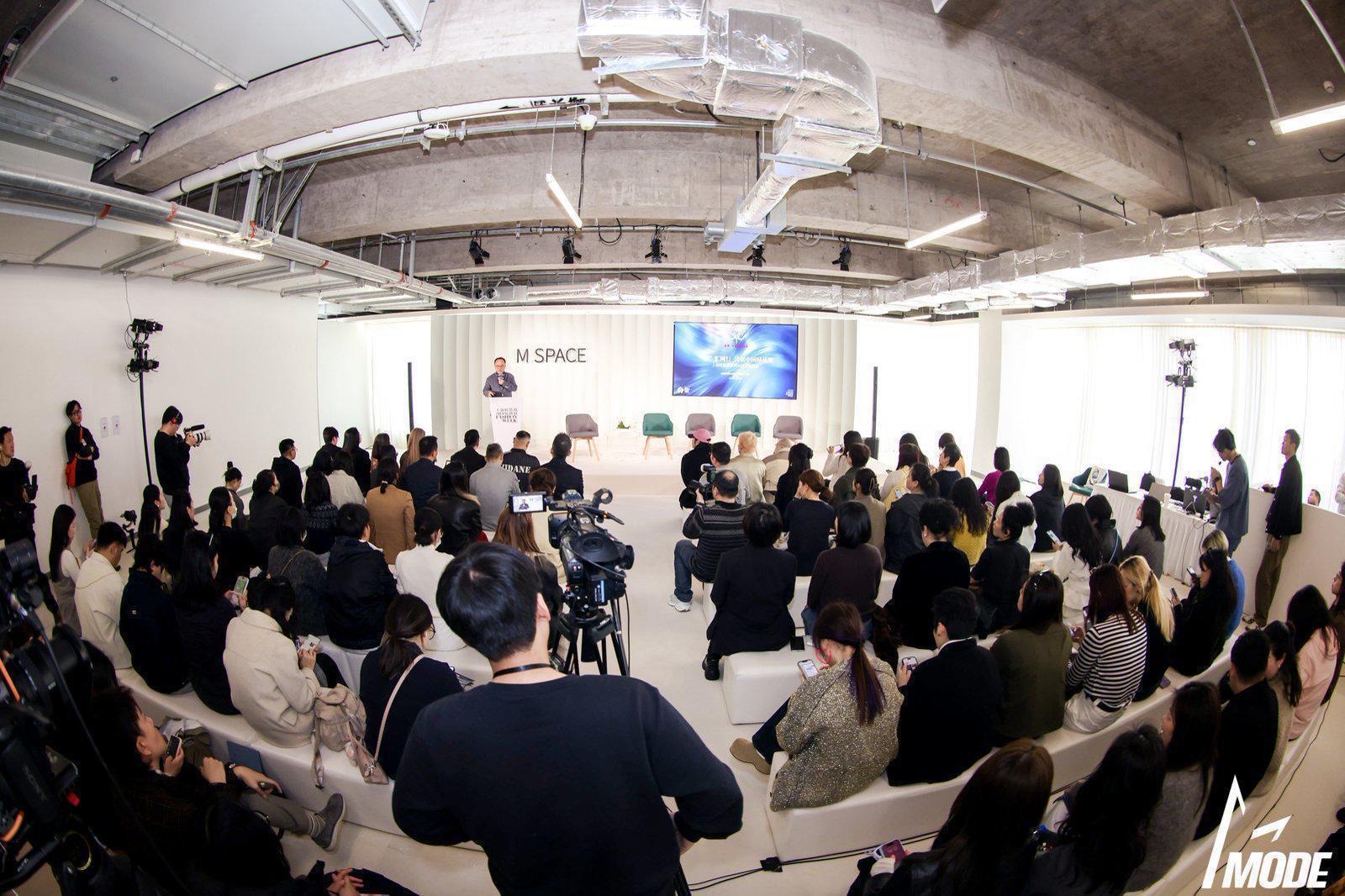  秀场空间革命·全域发布矩阵：解码2026秋冬上海时装周的产业升维逻辑 时尚用品